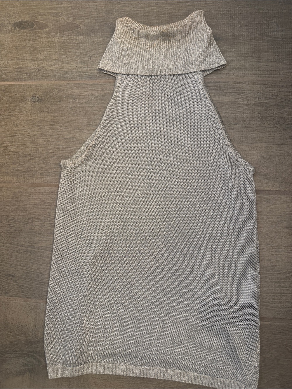 Guess Sleeveless Turtleneck Tank Top in Light Gray Metallic